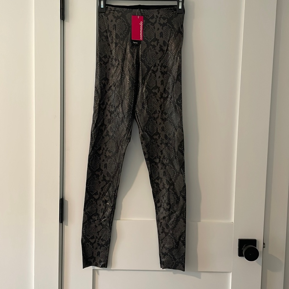 BNWT Commando gray snake leg wear